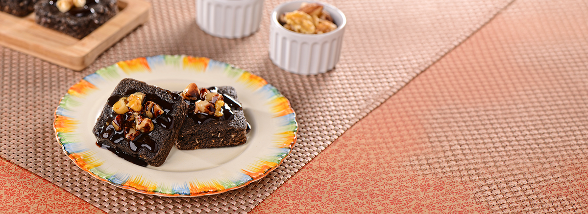Brownie com Calda de Chocolate e Amêndoas